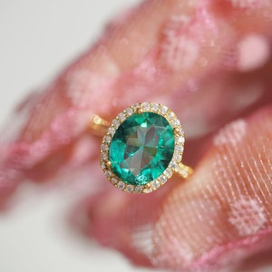 Emerald Engagement Ring -Channel Your Inner Romantic Diva