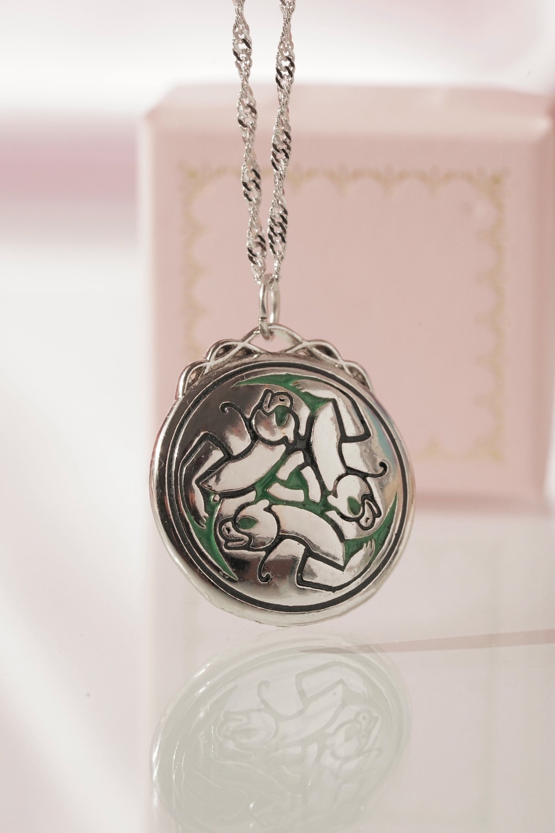 Merida Inspired -princess Jewelry, Celtic Three Bears Necklace, Celtic  Necklace, Queen Elinor, Celtic Knot, Celtic Jewelry