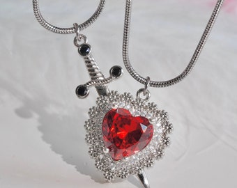 Collana Donna Con Pendente Cuore Rosso E Spada In Cristallo – Gioiello Elegante In Argento Per Occasioni Speciali - 3