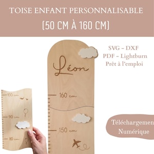 May include: A light wood growth chart featuring the name Léon, measurement markings from 50 cm to 160 cm, and decorative cloud and airplane icons. The digital file includes SVG, DXF, PDF, and Lightburn formats for immediate use.
