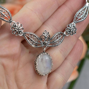 925 Sterling Silver Paisley Design Filigree Art Grey Moonstone Gemstone Necklace