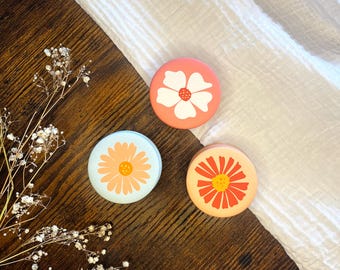SET of three colorful refrigerator magnets with a floral motif – Floral, handmade magnets as a gift idea or as kitchen decoration