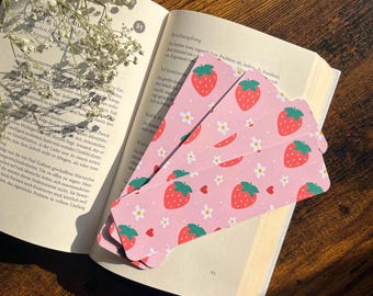 Handmade paper bookmarks with a strawberry motif – for bookworms or as a gift