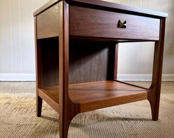 Pair Mid-century Modern Heywood Wakefield Rio Nightstands