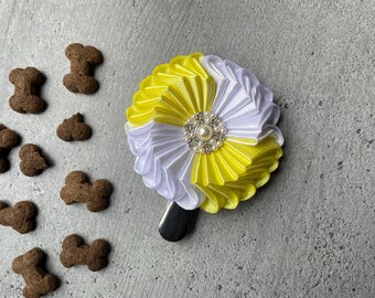 Dog show number holder handmade of yellow satin ribbon suitable as best in show gift, original Shiny Exhibitor number clip