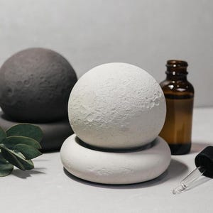 Concrete Moon Aroma Essential Oil Diffuser with Tray