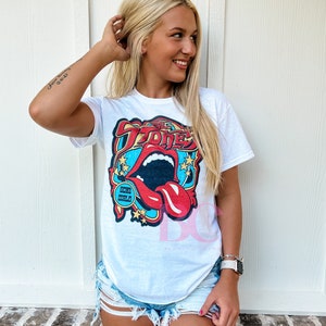 Red Tongue Tshirt - Band Graphic Tee - Music Tee - Retro Vintage Tee - Trendy Tee - Sweatshirt - Gift  - Teen - Popular - Rolling - Oversize