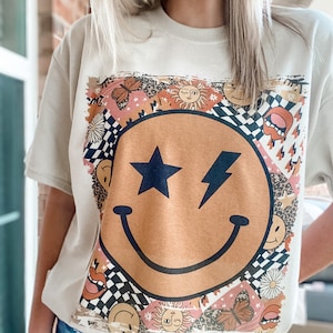 Smile Graphic Tee - Graphic Tee - Retro Vintage Tee - Trendy Tee - Sweatshirt - Gift - Checkered - Teen - Lightning - Popular - Oversized