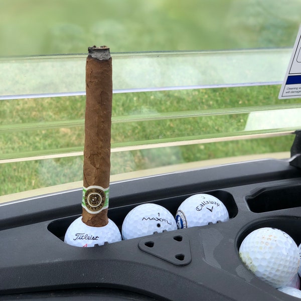 Portasigari con pallina da golf Accessorio da golf personalizzato fatto a mano Regalo da golf per lui Regalo per la festa del papà Regalo per addio al celibato e golf di sigari di Stogie Golf