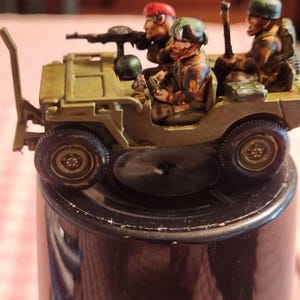 1/56 28 mm brytyjski jeep z MMG