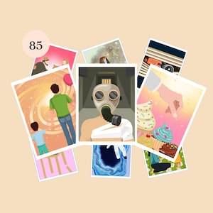 Könnte beinhalten: Eine Sammlung verschiedener rechteckiger Kunstdrucke mit vielfältigen Illustrationen, darunter eine Person mit Gasmaske, ein Elternteil mit Kind vor einer Galaxie, Cupcakes und abstrakte Designs, mit der Zahl 85 in einem Kreis dargestellt.