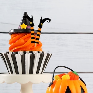 Topper per cupcake strega malvagia di Halloween, Topper per cupcake con gambe di strega / Smell My Foot Topper per cupcake / Topper per cupcake di Halloween / CRAFTY MANDY
