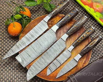 Conjunto de Facas Culinárias em Aço Damasco – 5 Facas de Chef Artesanais para Cozinha e Churrasco | Presente de Natal Personalizado para Padrinhos de Culinária