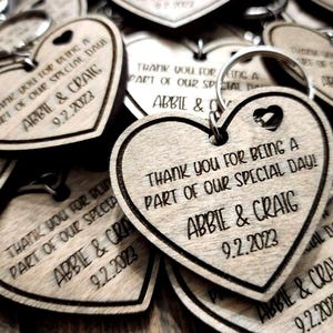 Wooden Heart Wedding Party Tags, Personalized Wedding Favors, Wedding Keychains, Custom engraved Wedding Favors, Wedding Gift,Thank You Gift