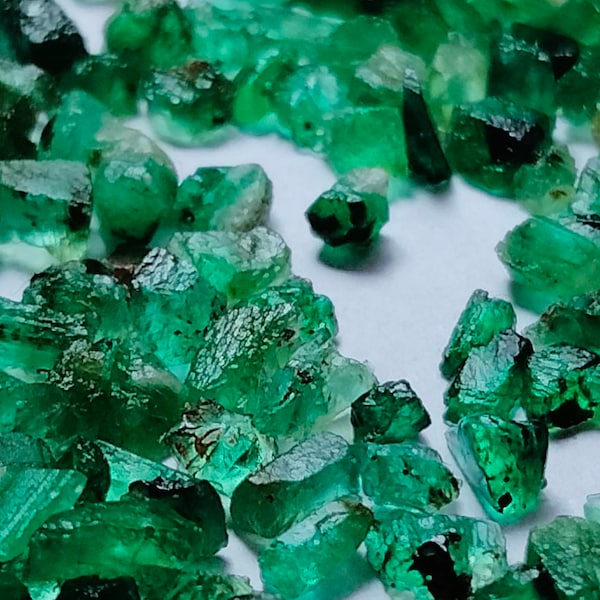 2000 Pcs Raw Emerald , Rough Emerald 2mm 4mm Approx , Rough Gemstone , Emerald Crystal , Emerald Healing , Emerald Untreated Rough