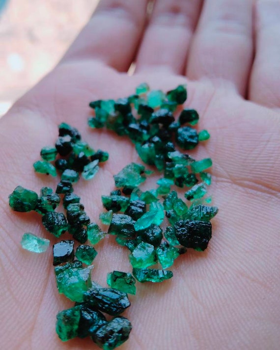 Lot De 100 émeraudes Brutes - Pierres Naturelles Vertes De Zambie - Pour Pendentifs Ou Collection