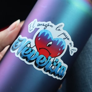 Bad Bunny-El corazon lo puso en la neverita sticker. Bottle sticker, waterproof sticker