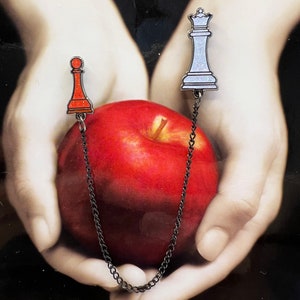 White Queen Red Pawn Chess Pieces Set Enamel Collar Pin Set Chain