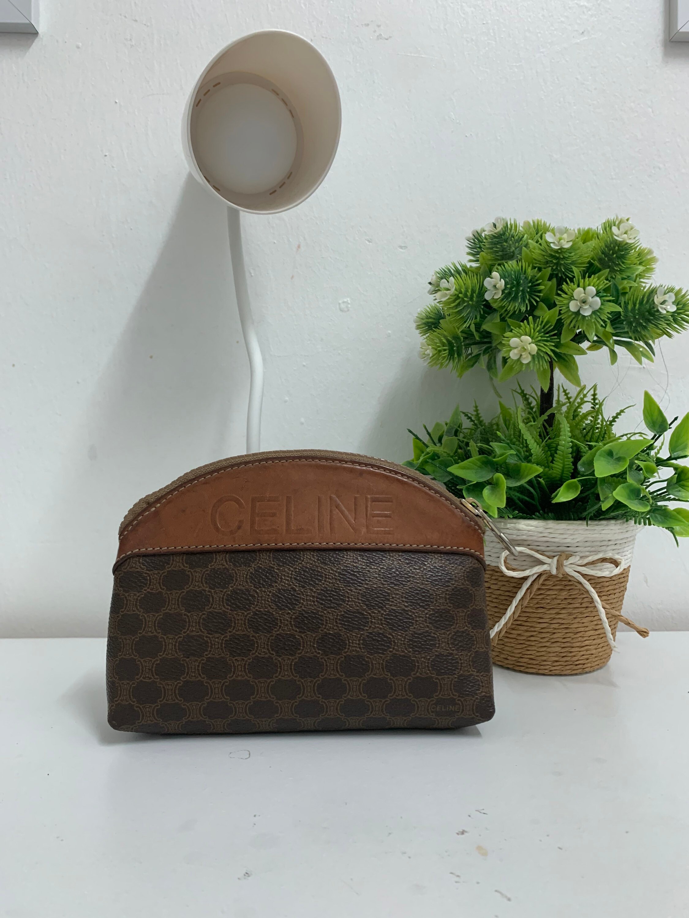 Old French luxury brand CELINE embossed leather with PU pattern coin purse  hand grip - Shop Mr.Travel Genius Antique shop Coin Purses - Pinkoi