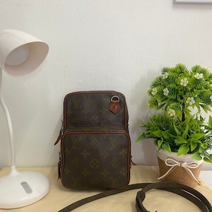 80’s Louis Vuitton monogram crossbody mini bag vintage