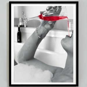 泡風呂でシャンパンを飲む女性、フェミニストのポスター、白黒、アルコール入りバスルームの壁アート、バーカートのプリント、豪華な女の子の部屋の装飾