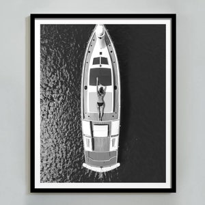 Frau Sonnenbaden auf Boot, Schwarzweiß meer Kunst, Yacht Wandkunst, Frau Luxusleben, Wandkunst, Wand-Dekor, Sommer-Kunst, Strand-Druck-Dekor