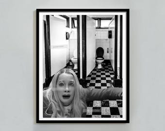 Impresión artística alterada de White Chicks, arte inspirador para el baño, lienzo divertido, decoración de pared, arte divertido para el baño, humor sobre el baño, descarga digital