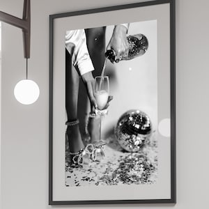 Disco Ball in the Bar Print, Szampanowa sztuka ścienna, Czarno-biały, Koktajlowa sztuka ścienna, Hypebeast Printable, Dekoracja wózka barowego, Pobieranie cyfrowe