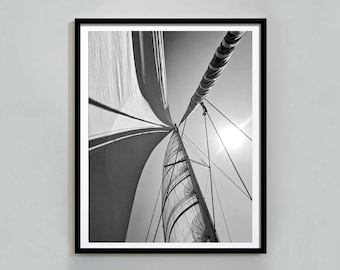 Láminas náuticas de veleros de lujo bajo el cielo, fotografía oceánica de aparejos de veleros y yates, arte mural imprimible, impresión digital de barcos costeros.