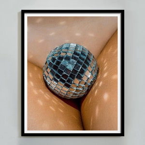 Plakat Disco Ball, Hypebeast Wall Art, Bar Cart Print, Wystrój pokoju w akademiku, Modna drukowana sztuka ścienna, Pobieranie cyfrowe, Y2k Aesthetic Poster