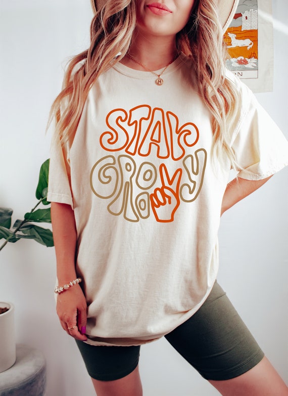 Stay Groovy Shirt For Women – Cute Floral Graphic Tee With 70s Hippie Vibes