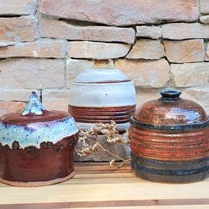 Salero de cerámica hecho a mano: salero de gres