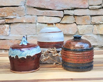 Handmade Ceramic Garlic Keeper: Stoneware Salt Cellar