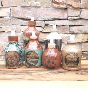 Handkastad tvålpump i keramik