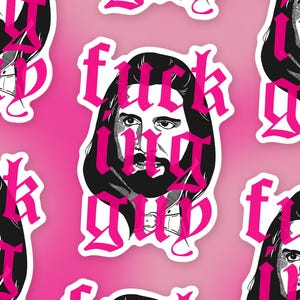Puede incluir: Patrón repetido de pegatinas con una ilustración en blanco y negro de un hombre con pelo largo y barba. Las pegatinas tienen el texto "fuck ing guy" en letras góticas rosas, sobre un fondo degradado rosa.