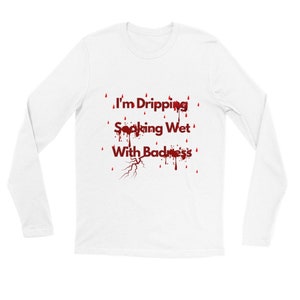 Puede incluir: Camiseta blanca de manga larga con texto rojo que gotea como sangre y dice "I'm Dripping Soaking Wet With Badness".