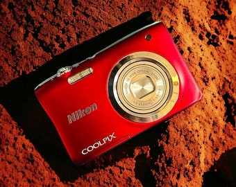 Nikon Coolpix A100 20.1 MP Digital Camera 5x Optical Zoom Red Y2K New