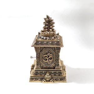 Estatua sagrada de Tulsi Kyari de latón macizo – Om Swastik Hindu Puja Decor 13,5 cm