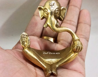 Small Brass Ganesha Statue: Ganpati Idol for Car Dashboard, Gifts
