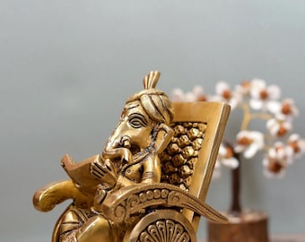 Estatua de Ganesha de latón: Ganpati de 5 pulgadas leyendo un libro en una silla