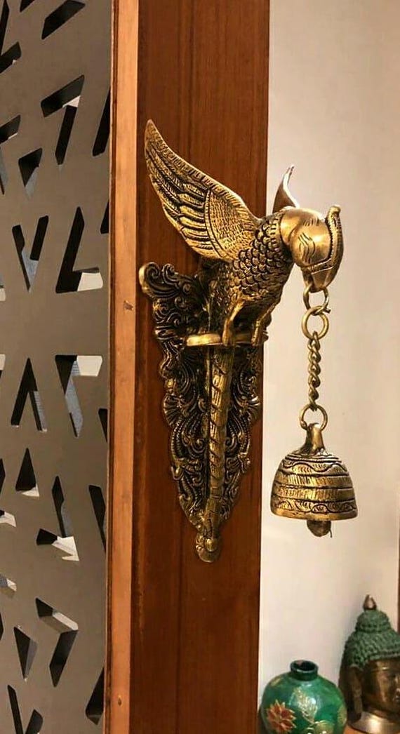 ARTVARKO Diepe Geluid Grote Astalaxmi Gegraveerde Opknoping Messing Tempel Bell/Ghanta voor Pooja Room, Mandir Of Home Decor
