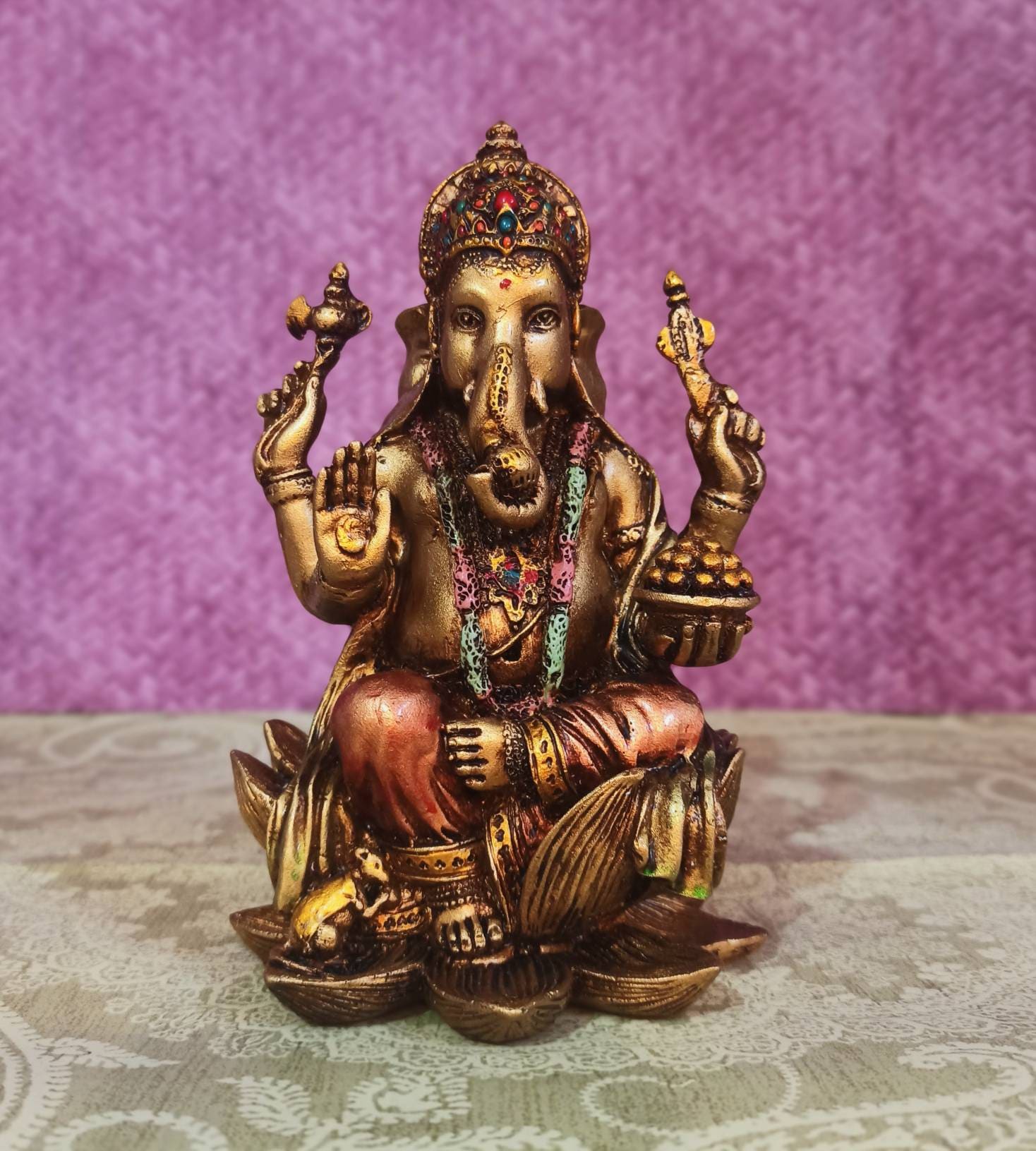 ガネーシャ像：7インチ樹脂製、蓮華座のガネーシャ神像 - Etsy 日本