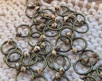 Snag free Stitch Markers "Forest Treasures" - Moss Green Rings, Nutural tones marble bead, knitting gifts, knitting accessories