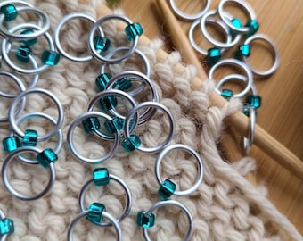 Snag free Stitch Markers "Atlantis" - Silver tone Rings, Silver lined Teal Glass bead, knitting gifts, knitting accessories