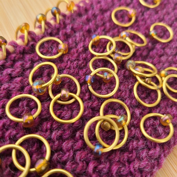 Snag free Stitch Markers "Royal Dahlia", Gold Rings