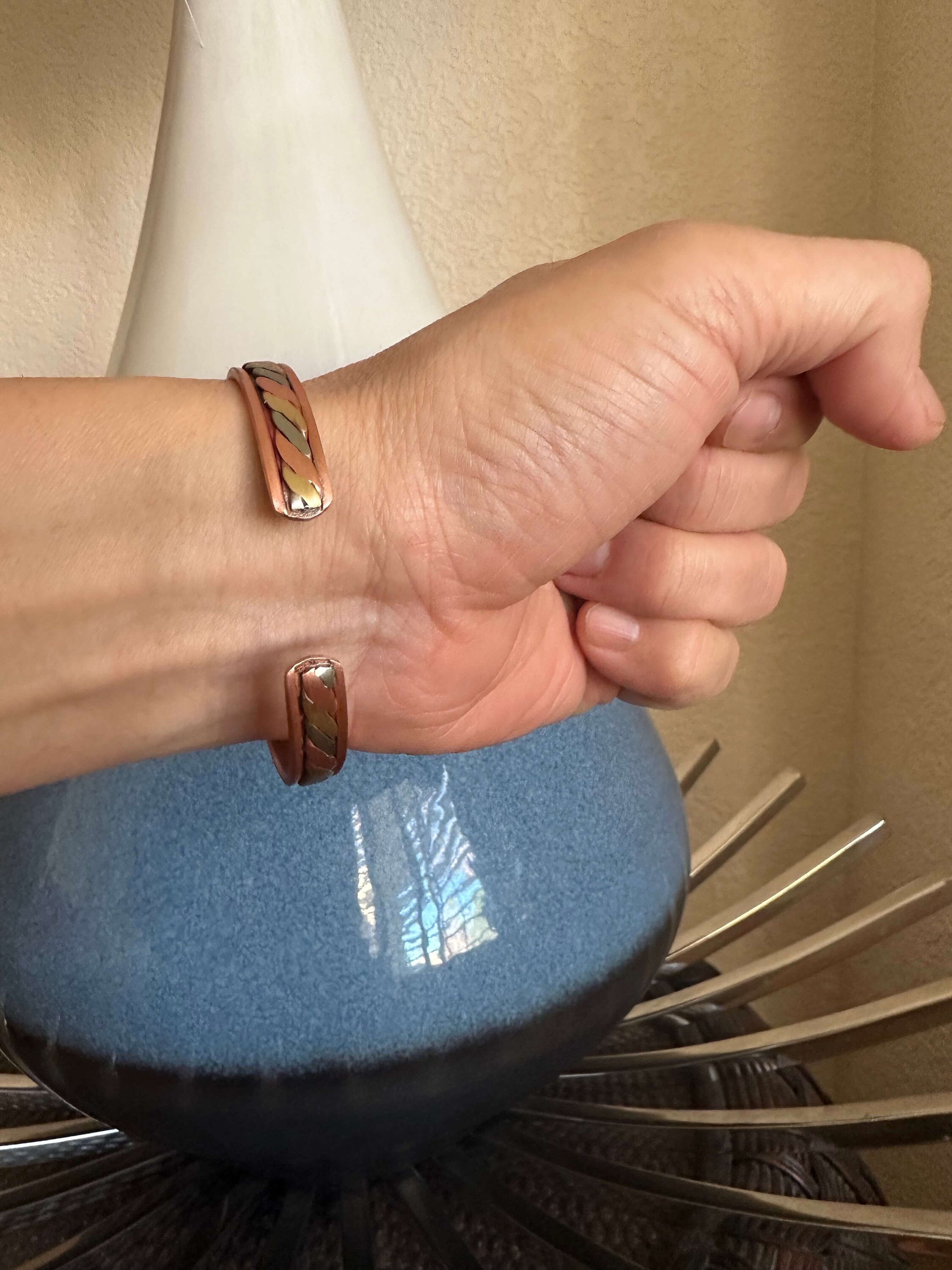 Brede koperen armband met kleuren