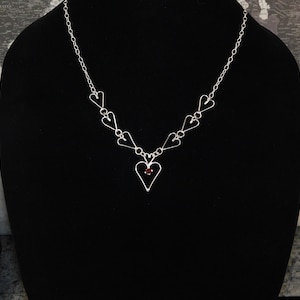 Collana con cordino di cuori in argento sterling realizzata a mano con gemma naturale
