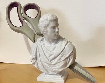 Rzeźba Brutus Scissors Holder na biurko, organizer na Idy marcowe, prezent dla miłośnika historii, druk 3D