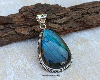 ハンドメイドのラブラドライトティアドロップペンダント：925