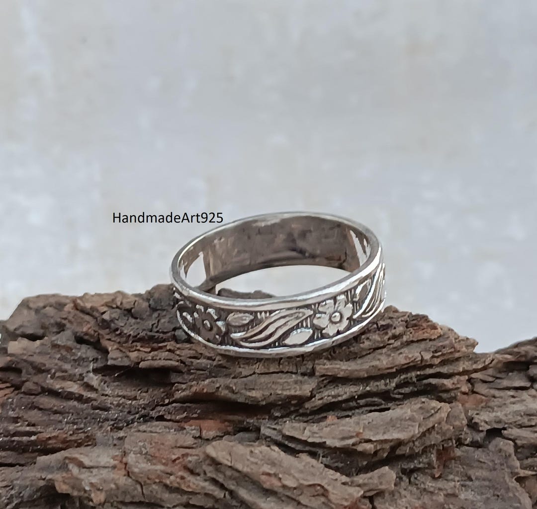 Handmade Sterling Silver Flower Band Ring: Women display picture 1